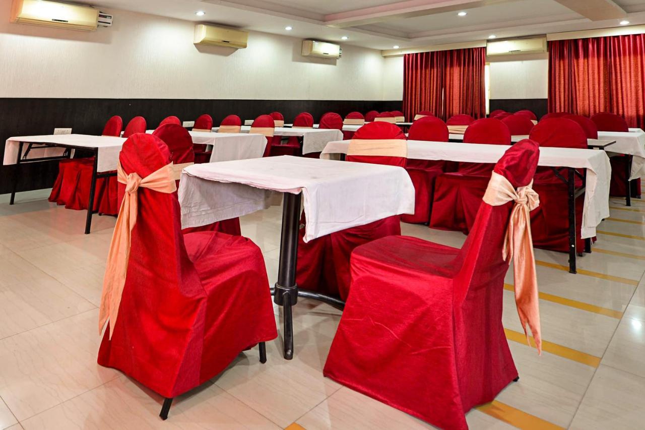 Capital O Hotel Central Park Near Birla Mandir Hyderabad Exterior photo