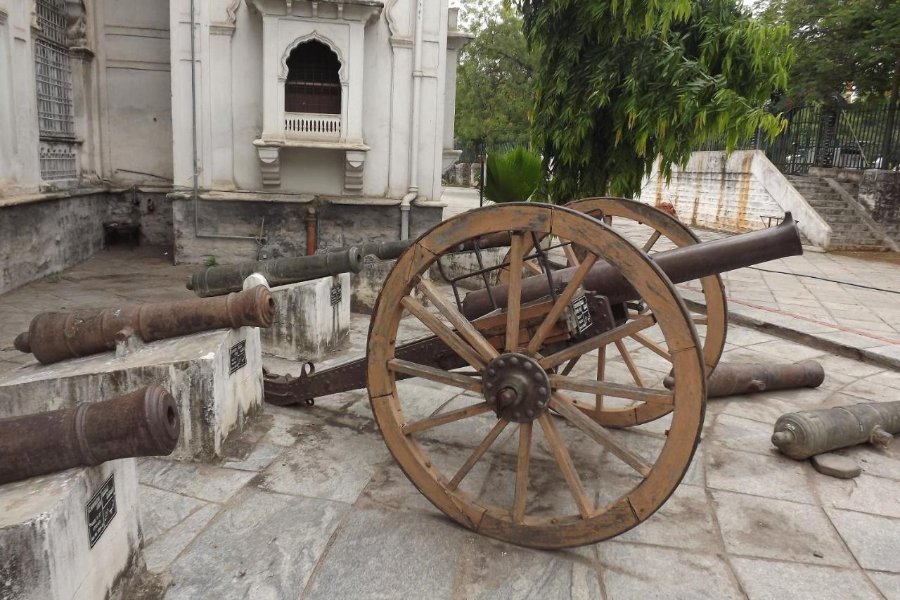 Capital O Hotel Central Park Near Birla Mandir Hyderabad Exterior photo