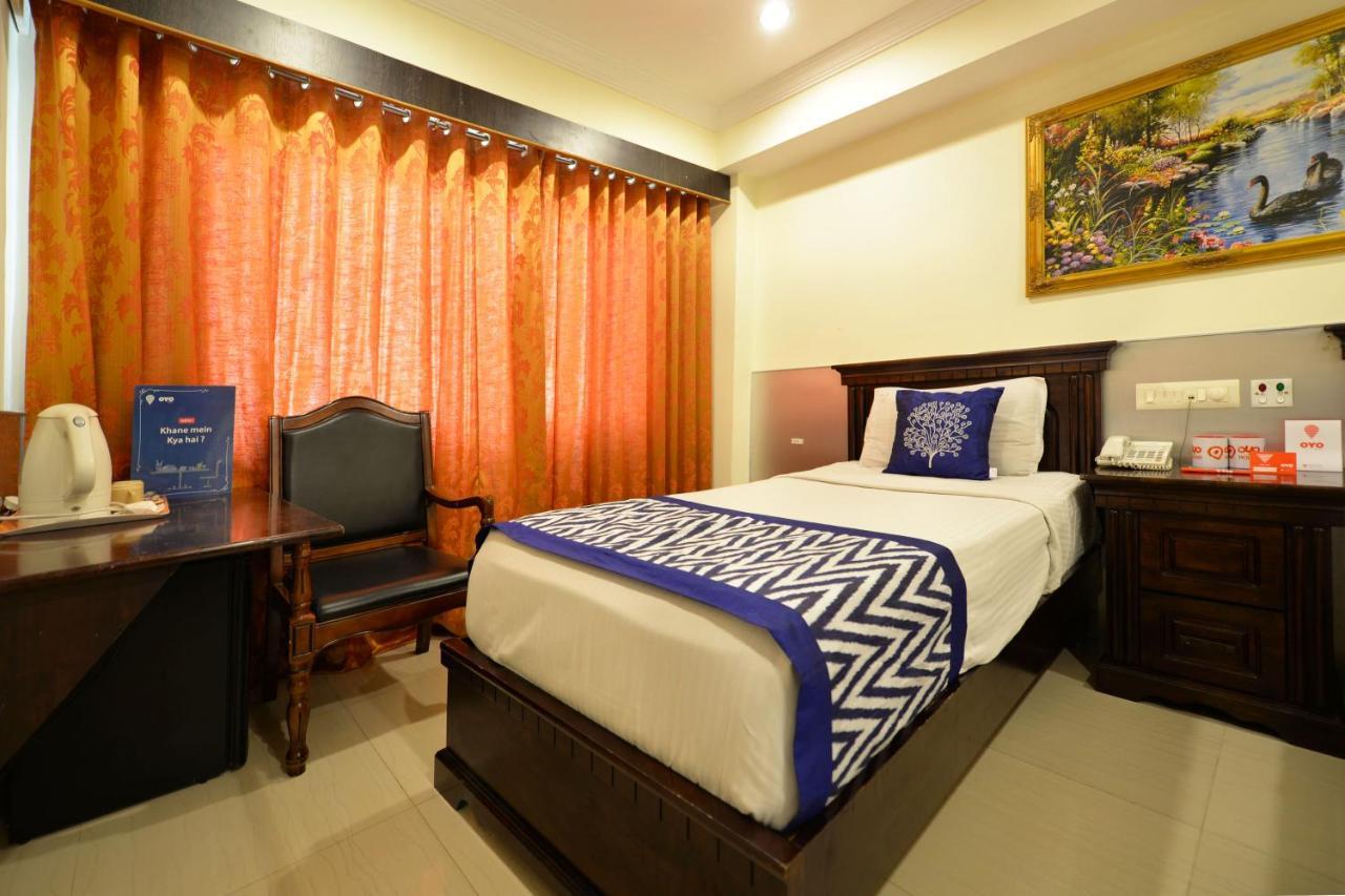 Capital O Hotel Central Park Near Birla Mandir Hyderabad Exterior photo