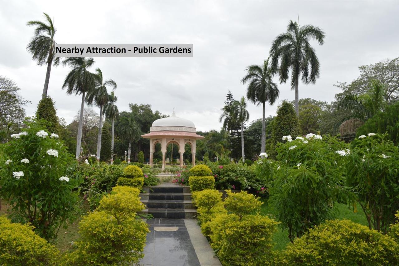 Capital O Hotel Central Park Near Birla Mandir Hyderabad Exterior photo