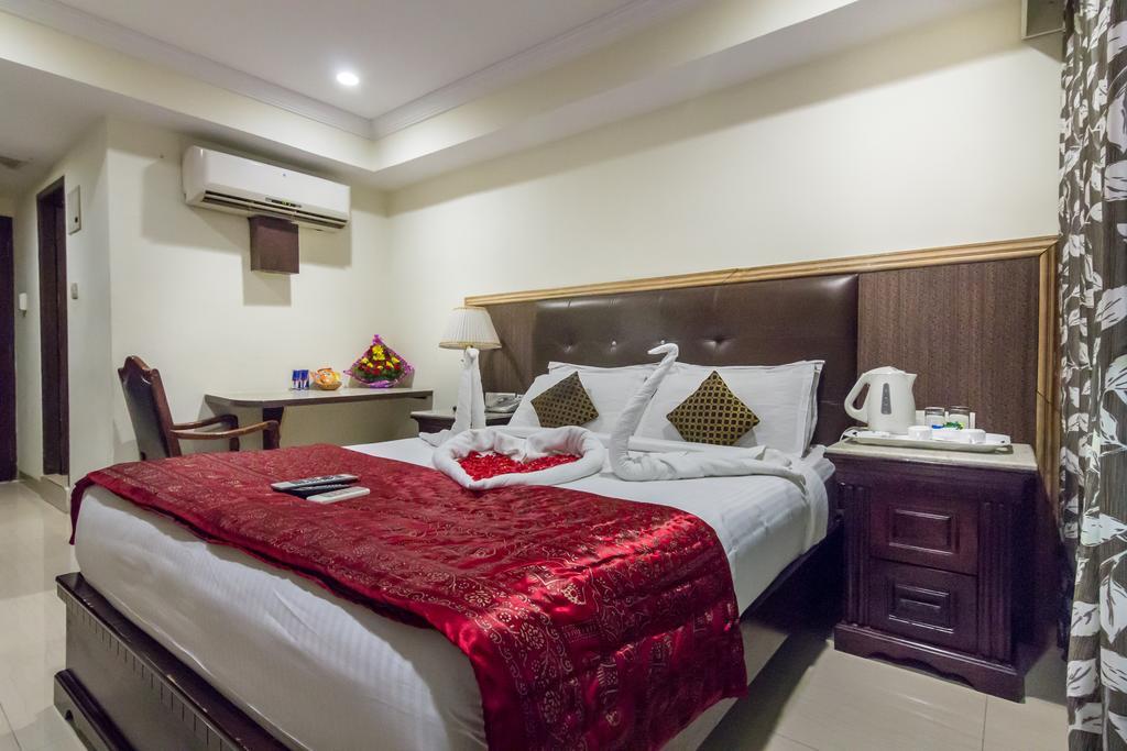 Capital O Hotel Central Park Near Birla Mandir Hyderabad Exterior photo