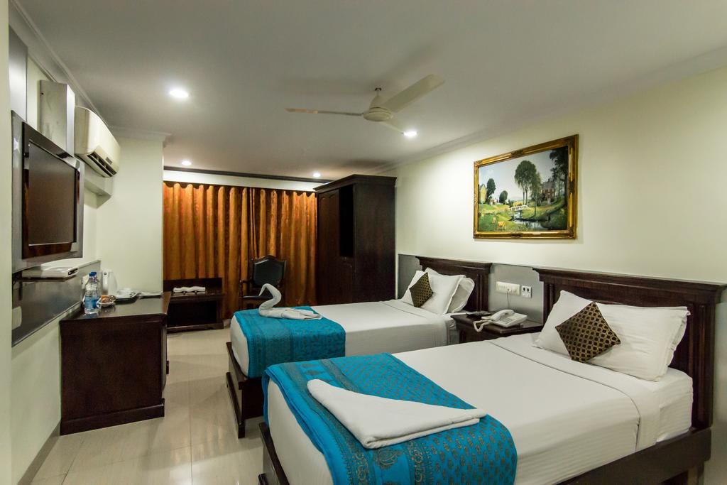 Capital O Hotel Central Park Near Birla Mandir Hyderabad Exterior photo