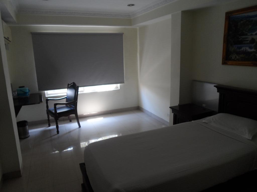 Capital O Hotel Central Park Near Birla Mandir Hyderabad Exterior photo