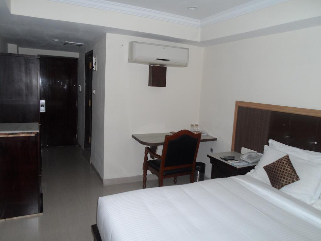Capital O Hotel Central Park Near Birla Mandir Hyderabad Exterior photo