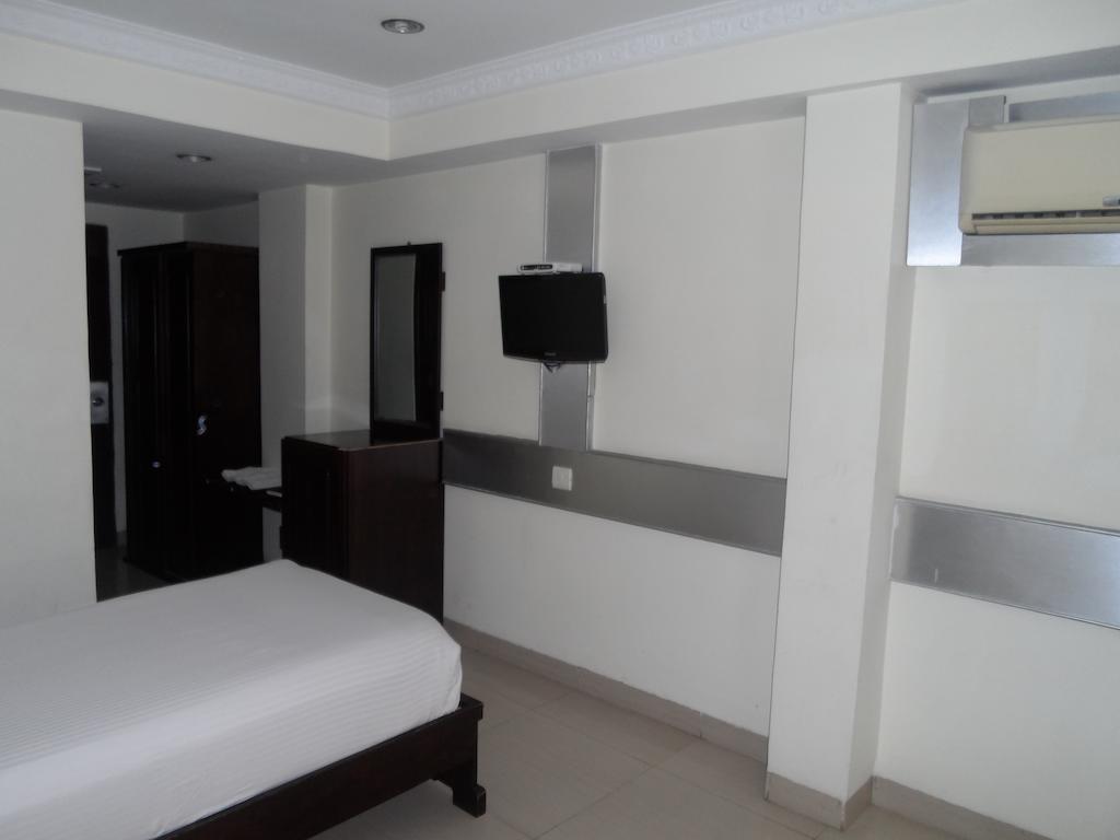 Capital O Hotel Central Park Near Birla Mandir Hyderabad Exterior photo