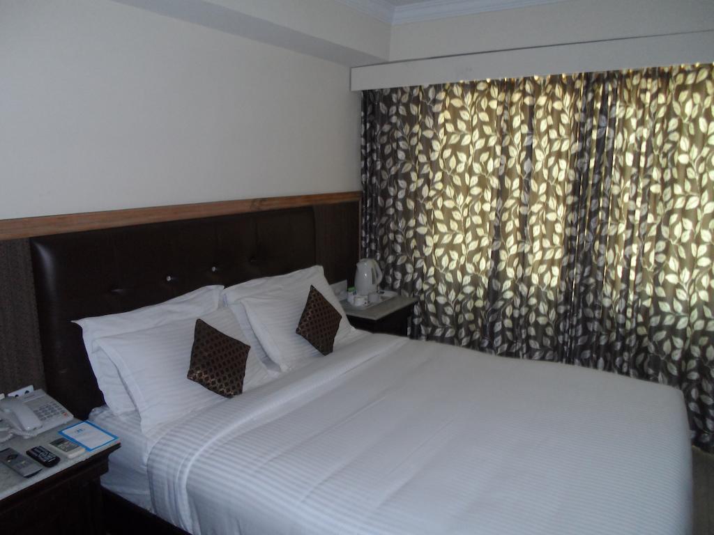 Capital O Hotel Central Park Near Birla Mandir Hyderabad Exterior photo