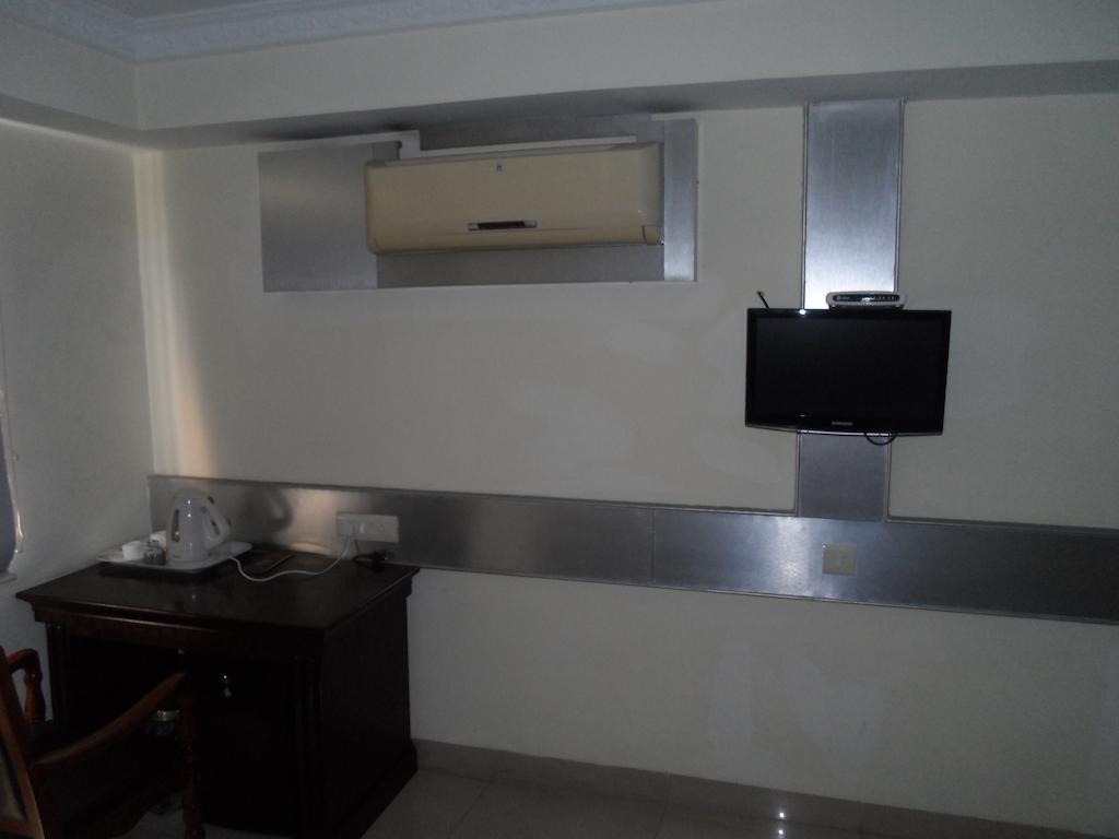Capital O Hotel Central Park Near Birla Mandir Hyderabad Exterior photo