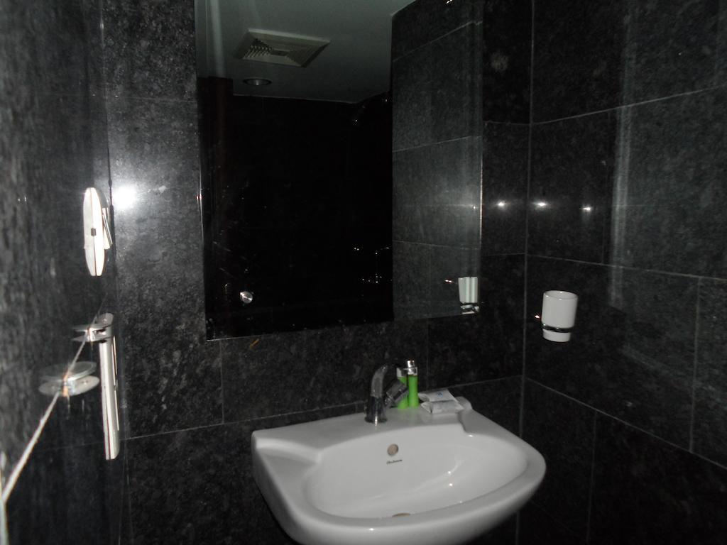 Capital O Hotel Central Park Near Birla Mandir Hyderabad Exterior photo
